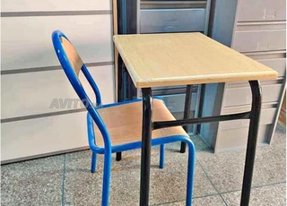 table individuelle avec plateau en bois
