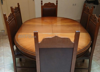 Table à manger avec six chaises