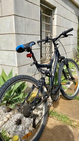 Vélo ROCKRIDER de décathlon importé de France neuf