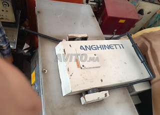 Machine à chaud et timbres et autres services