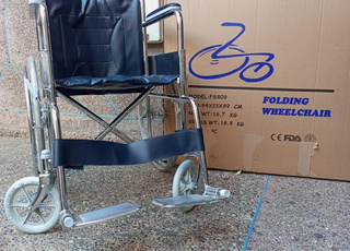 Fauteuil médical roulant