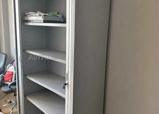 Armoire métallique avec portes à rideaux
