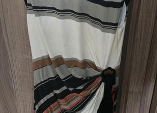 Vente de robes et vestes de très bonne qualité