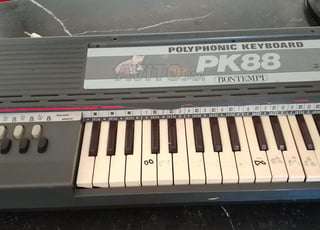 بيانو بحالة جيدة