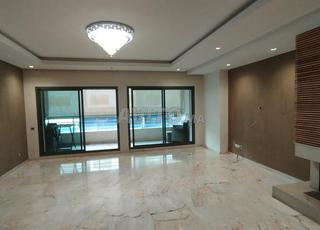 شقة جميلة جداً للبيع في كاليفورنيا