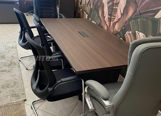 Table de réunion
bureau
chaise
comptoir
armoire