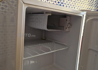 ثلاجة صغيرة