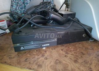 Xbox avec deux manettes d'origine