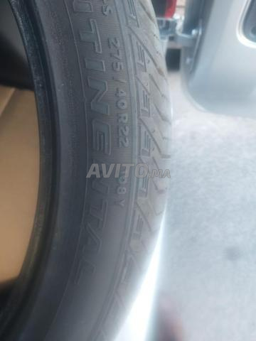 4 pneus neufs 275/40 R22