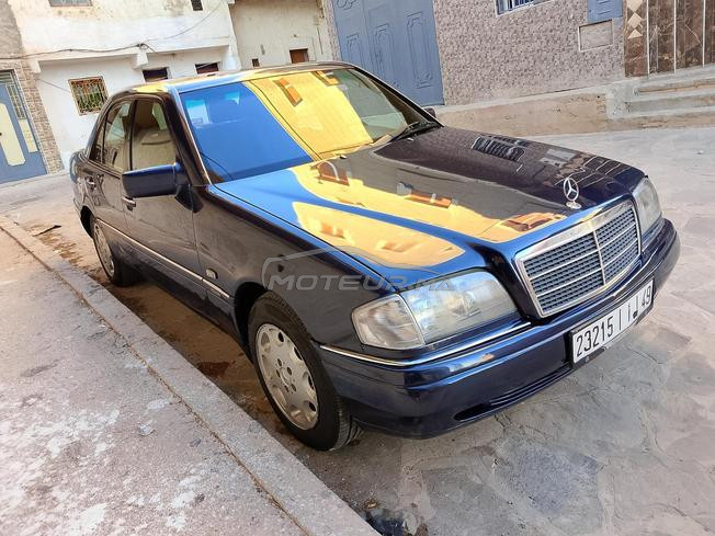 سيارة مرسيدس 