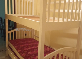 Lit superposé en bois excellent avec deux moustiquaires