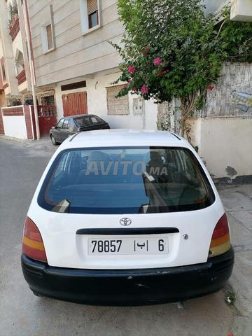 سيارة طويوطا ستارليت - 2