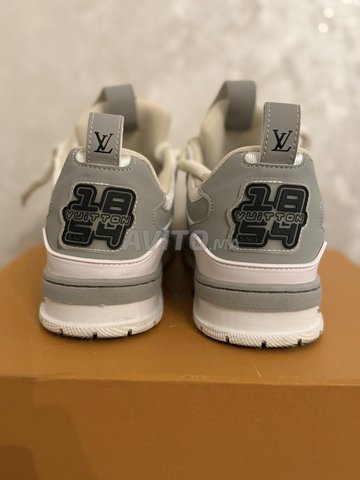 Chaussures Louis Vuitton Skate Gris taille 44