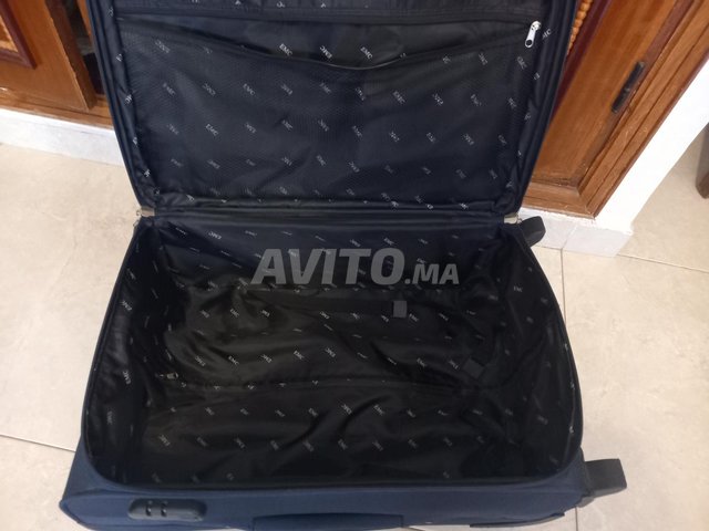 حقيبة زرقاء بحرية