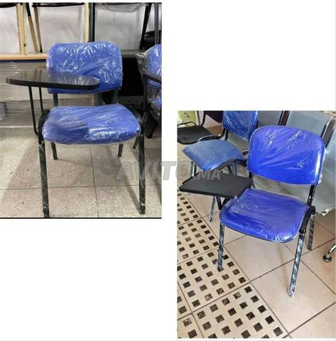 CHAIR AVEC ÉCRITOIRE POUR FORMATION