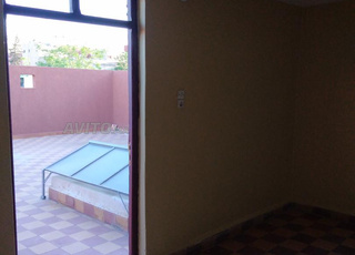 Location d'une petite maison avec toit -pour les employés-