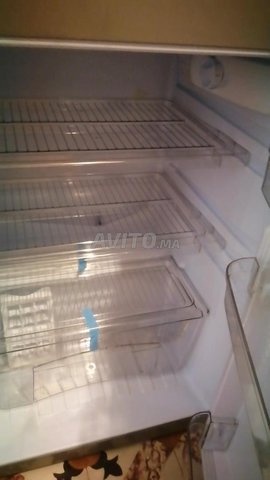 ثلاجة Siera رمادية متوسطة الحجم ببابين