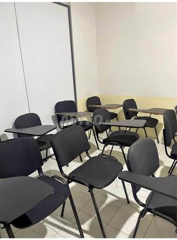 Chaises avec bureau écriture support d'écriture