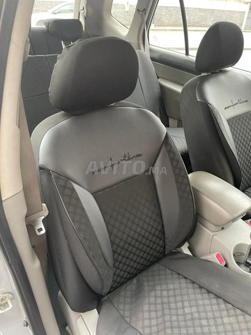 Kia Carens modèle 2008 en très bon état