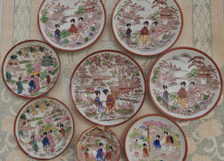 مجموعة من 7 أطباق وكوب ساكي