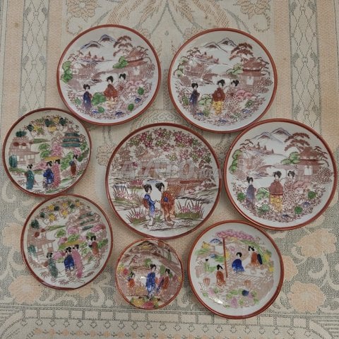 مجموعة من 7 أطباق وكوب ساكي