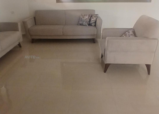 صالون للبيع