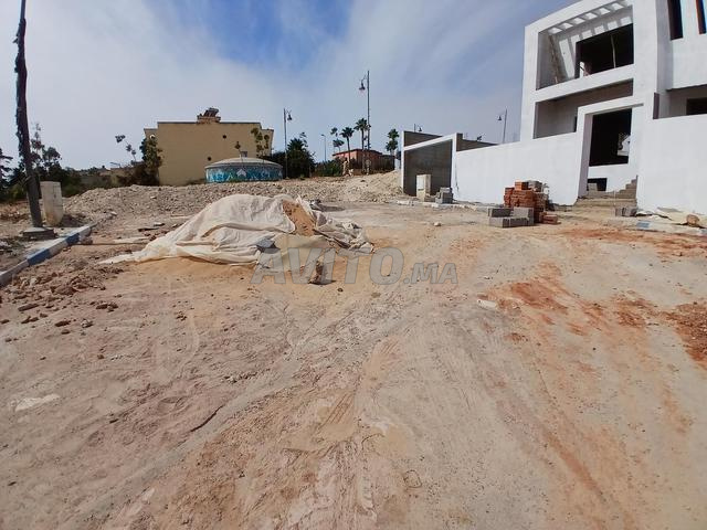 فيلا للبيع بثلاثة أوجه 370 متر