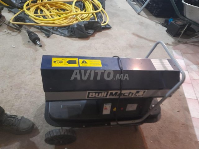 آلة تسوية.. مهتز خرسانة