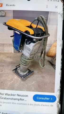 آلة ضغط أو دك