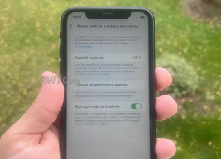 iPhone XR en BON ÉTAT - 128 Go - Batterie 84%