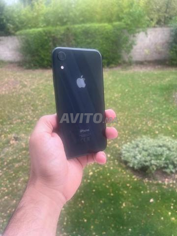 iPhone XR en BON ÉTAT - 128 Go - Batterie 84% - 2