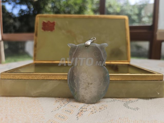 قلادة بومة من حجر شبه ثمين