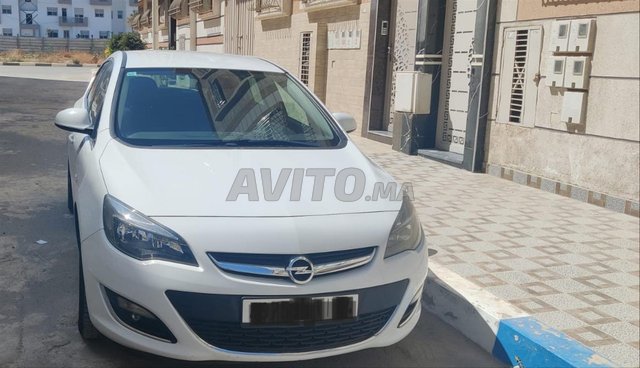 Opel Astra Diesel Automatique 2015 à Marrakech