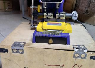 آلة نسخ وحفر المفاتيح