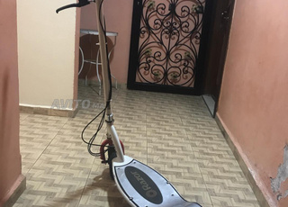 سكوتر كهربائي رازر E200 باقي مزيان