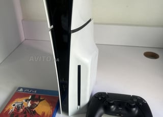PS5 Slim 1To avec jeu et mannete