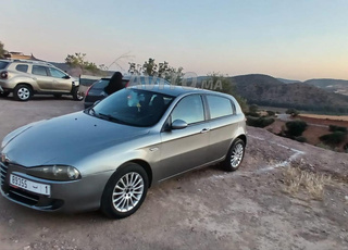 Alfa Romeo 147 en bon état 220 kilomètres