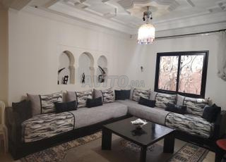 صالة مغربية على شكل حرف L