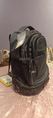 حقيبة مدرسية ومجموعة أدوات