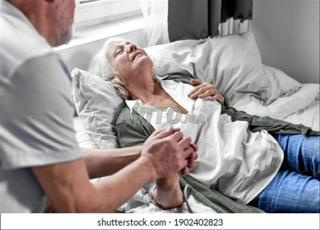 مساعدة شخص مسن