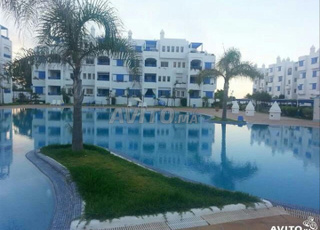 complexe avec piscine sur mer