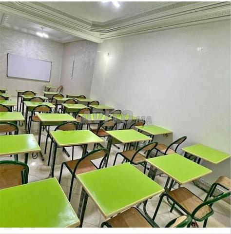 طاولة مدرسية مزدوجة في بركان