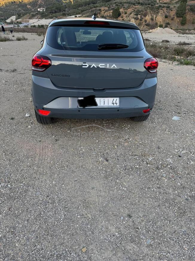 Dacia sandero tout option 3amra o ba9a jdida 