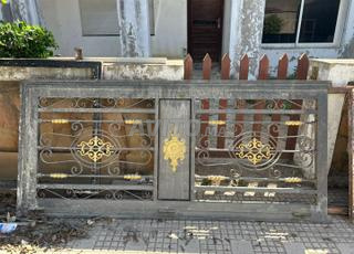 باب خارجي من الحديد المطاوع