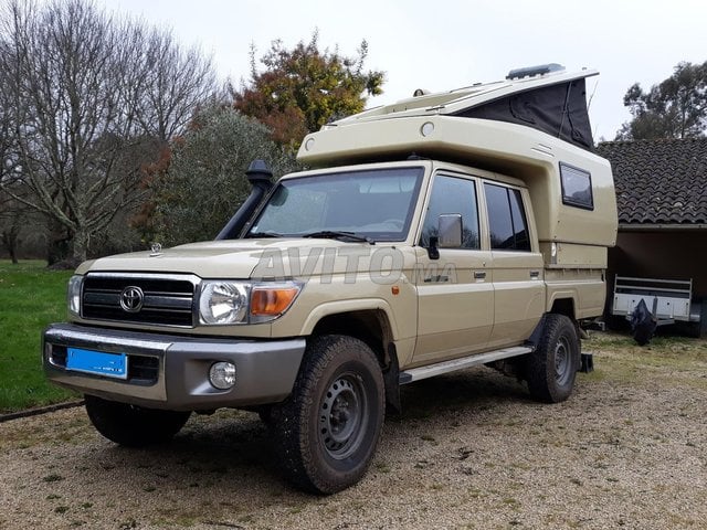 TOYOTA Land Cruiser et Cellule de camping