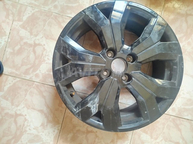 Jante avant droit Dacia sandero Stepway 2024