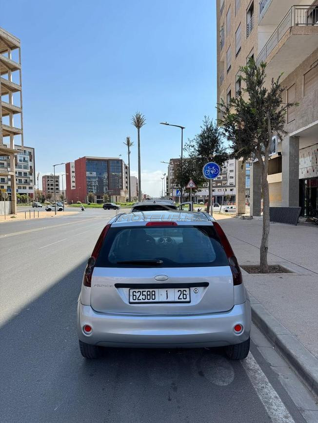 Ford fiesta ba9a n9iya 