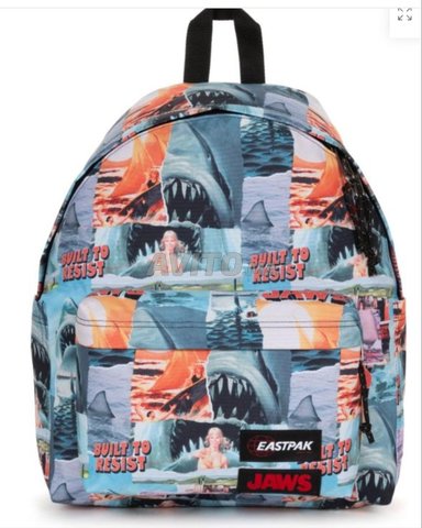 حقيبة ظهر مدرسية أصلية من Eastpak جديدة