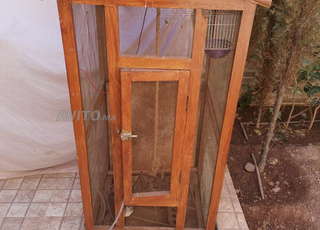 قفص طيور خشبي