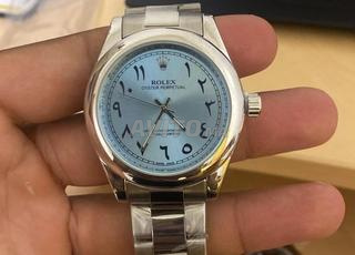 Montre à main à un prix raisonnable. Livraison gratuite